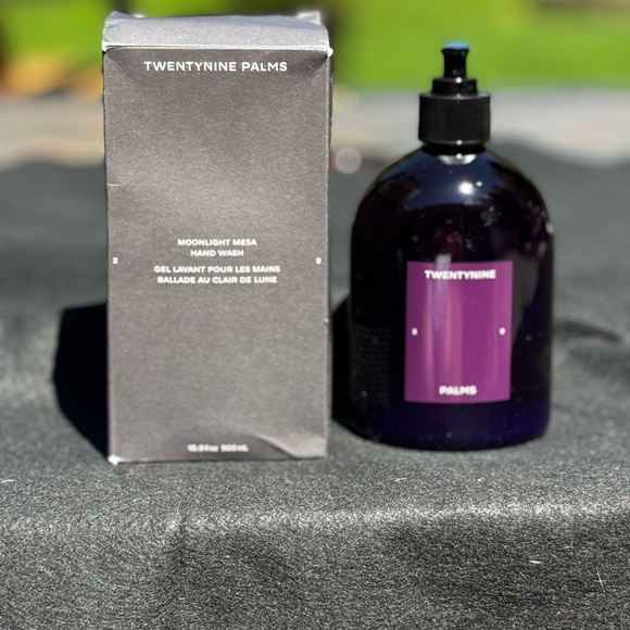 Twentynine Palms 
Pinyon Poet Body Wash aromatic foaming cleanser - Picture 2 of 6